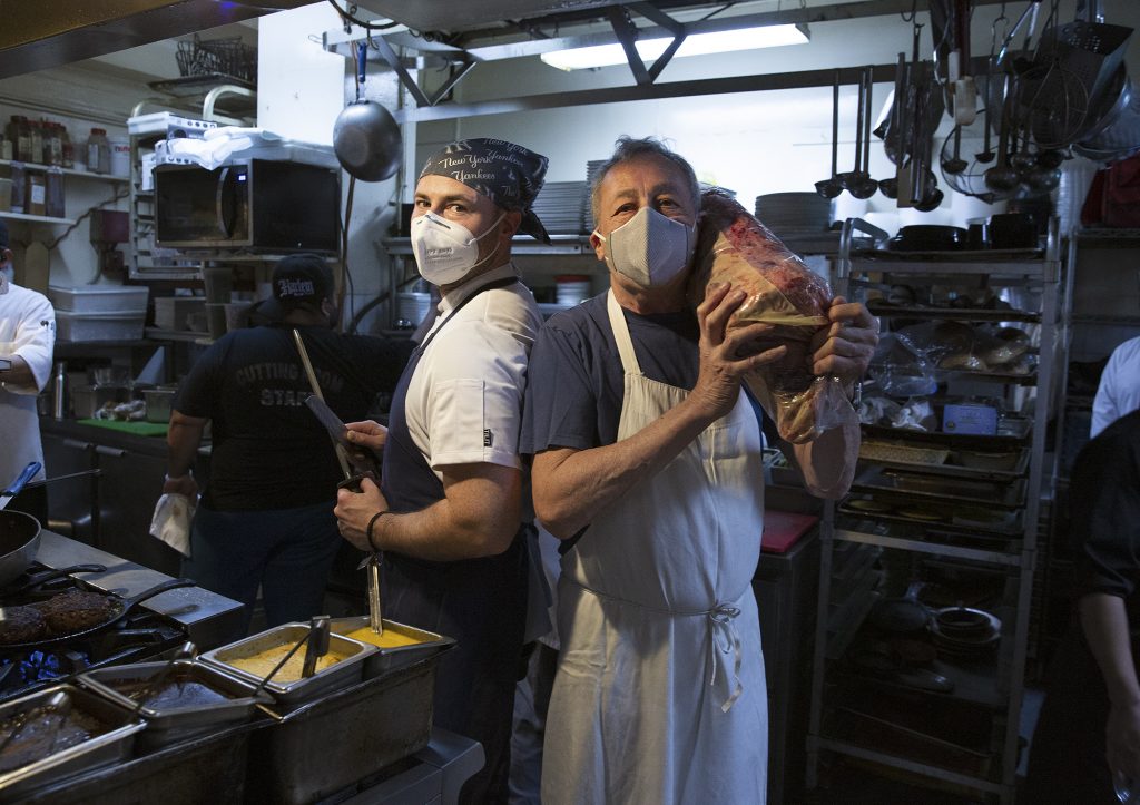 チック・コリア、イギー・ポップ、マイケル・モンロー、永瀬正敏、中山美穂、久保田利伸、Dreams Come True など、数多くのアーティストを撮影。クインシー・ジョーンズ の 「Listen Up」 でチーフ・フォトグラファーを。エラ・フィッツジェラルド、フランク・シナトラ、バーバラ・ストライザンド、ツイッギー なども撮影。