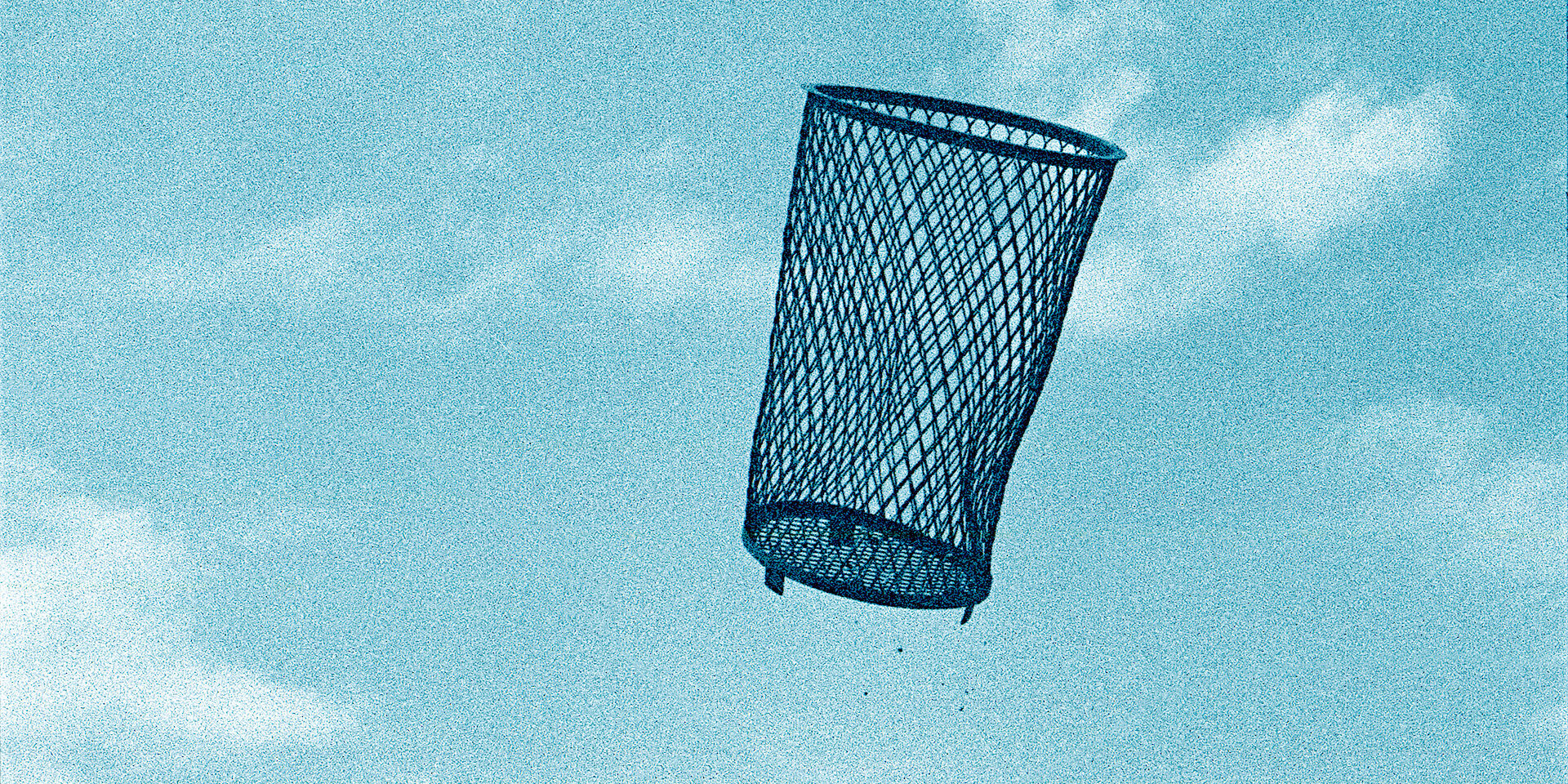 0260529-3_flying_trash
